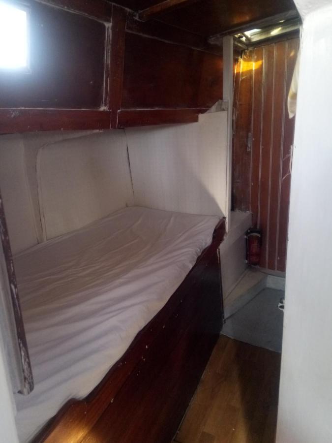 Bateau En Ville Saint-Tropez Exterior photo